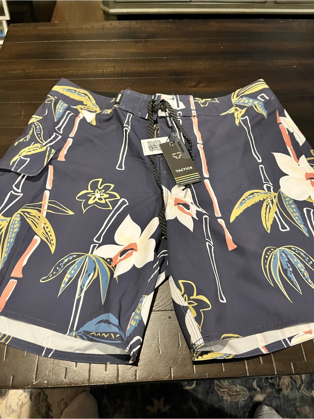 Men’s Navy Floral Swim Trunks by Tactics size 34 new